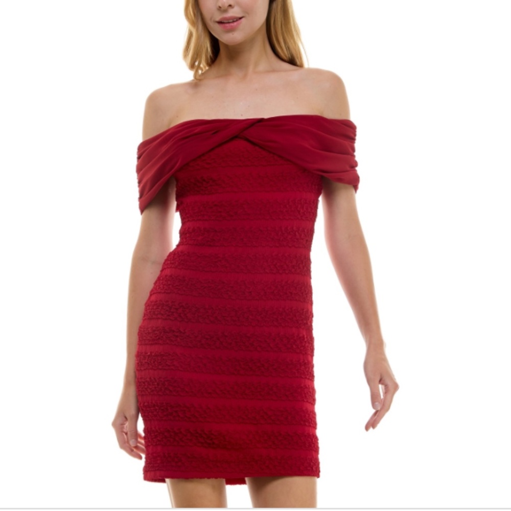 Violet Weekend Juniors' Textured Off-the-Shoulder Bodycon Dress - Ruby SZ:9/10US